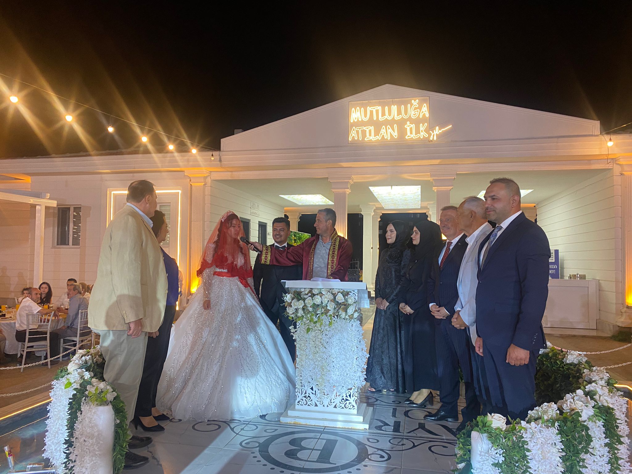 GİZEM VE METİN MUTLULUĞA  'EVET' DEDİ