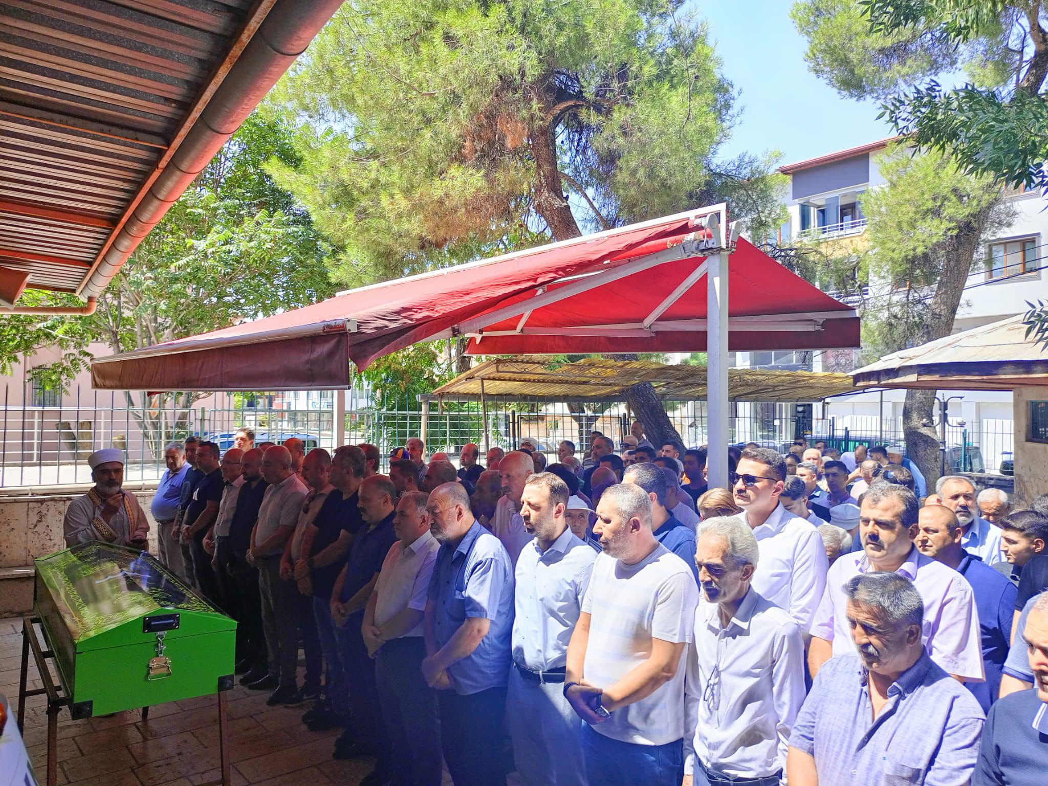 BAŞKAN ÜSTÜN BEKLE AİLESİNİ YALNIZ BIRAKMADI