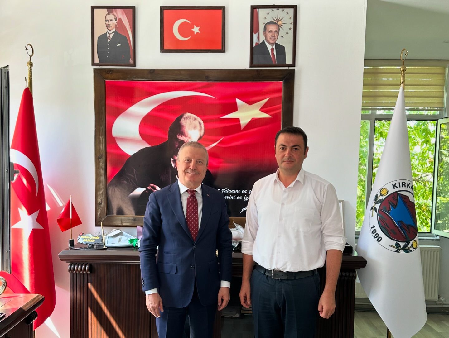 Belediye Ziyareti Paylaştı Koçak Yangın Bölgesinde