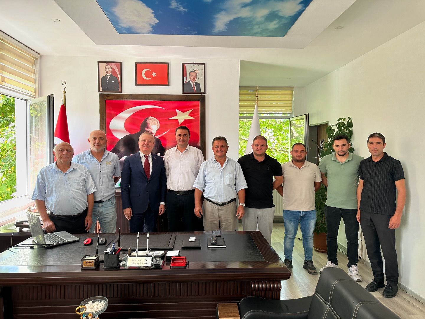 Belediye Ziyareti Paylaştı Koçak Yangın Bölgesinde