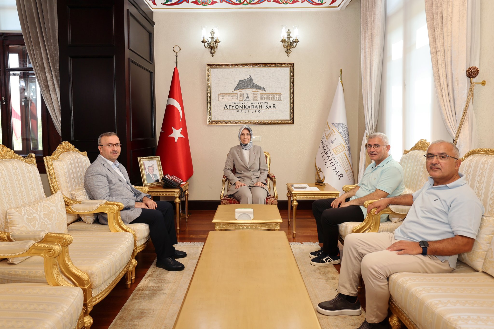 VALİ YİĞİTBAŞI, ESKİ ÜSKÜDAR BELEDİYE BAŞKANI HİLMİ TÜRKMEN İLE BİR ARAYA GELDİ