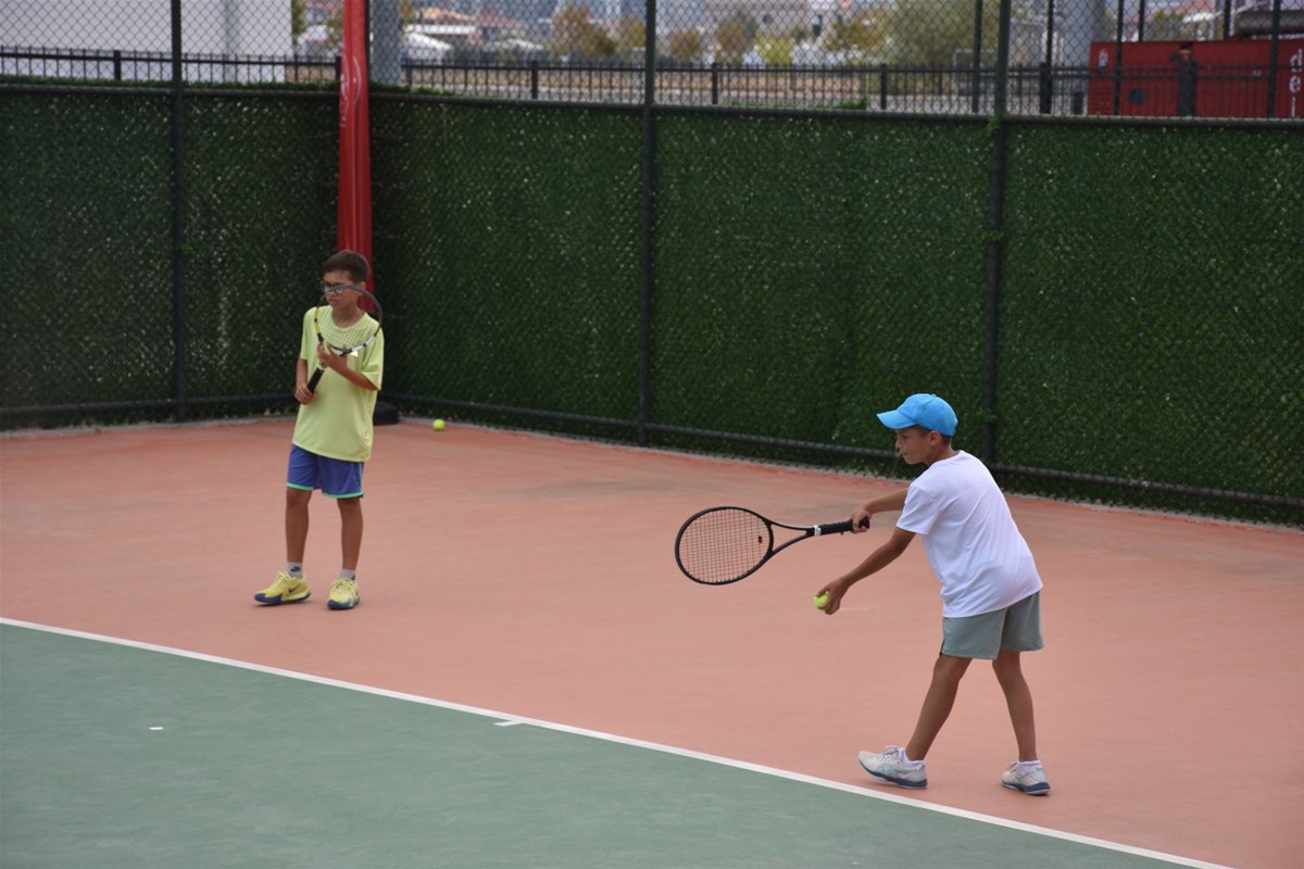 Afyonkarahisar’da Tenis Turnuvası Tamamlandı