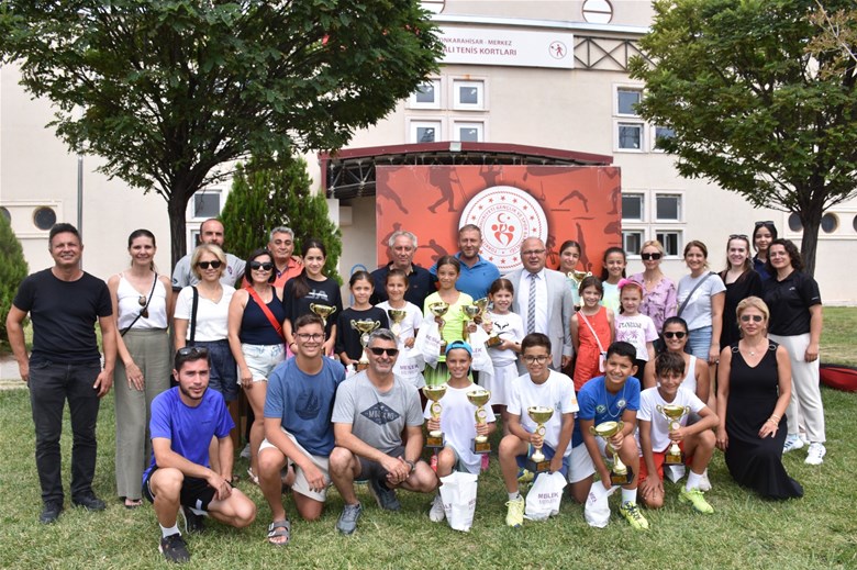 Afyonkarahisar’da Tenis Turnuvası Tamamlandı