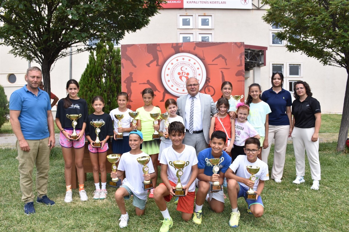 Afyonkarahisar’da Tenis Turnuvası Tamamlandı