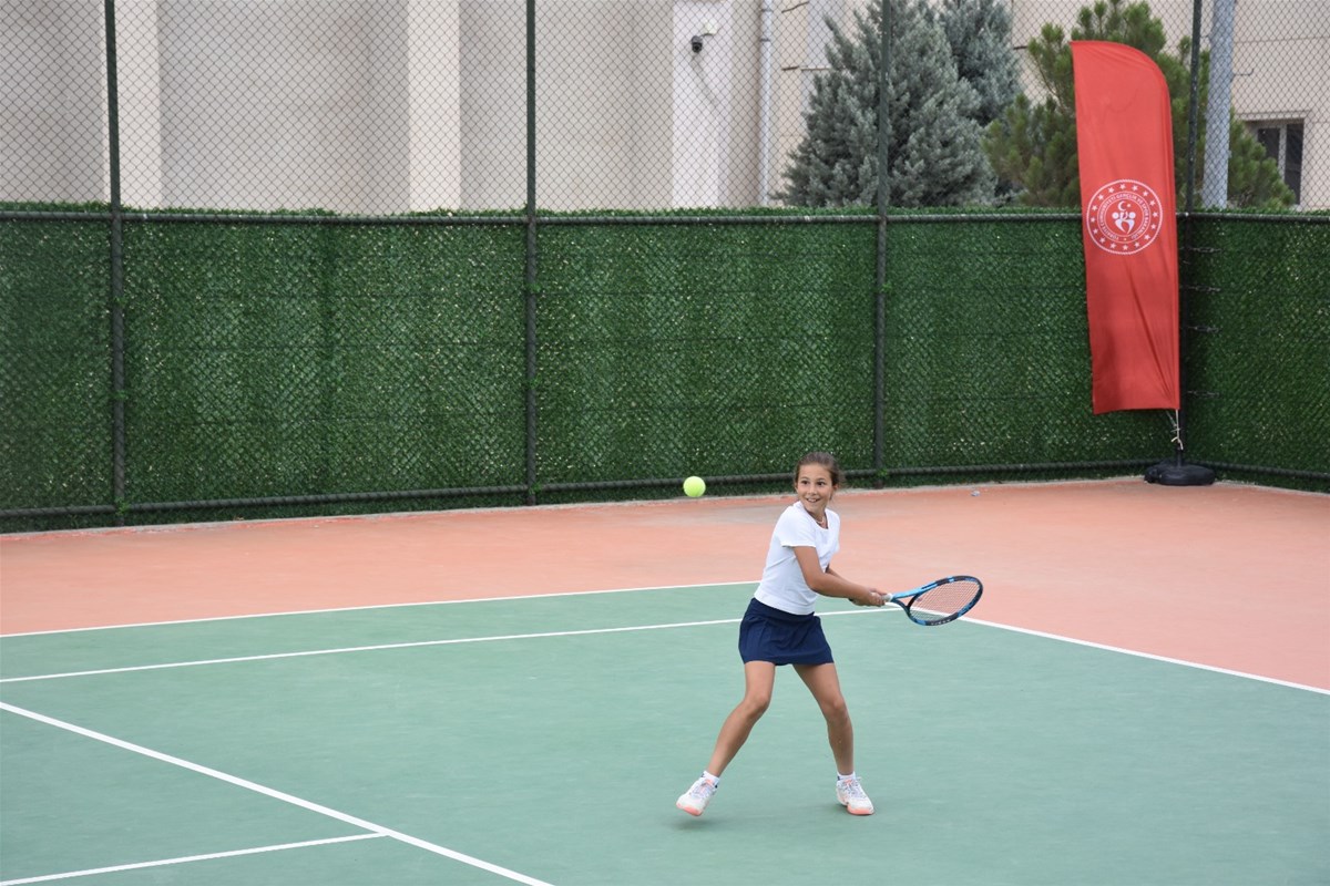 Afyonkarahisar’da Tenis Turnuvası Tamamlandı