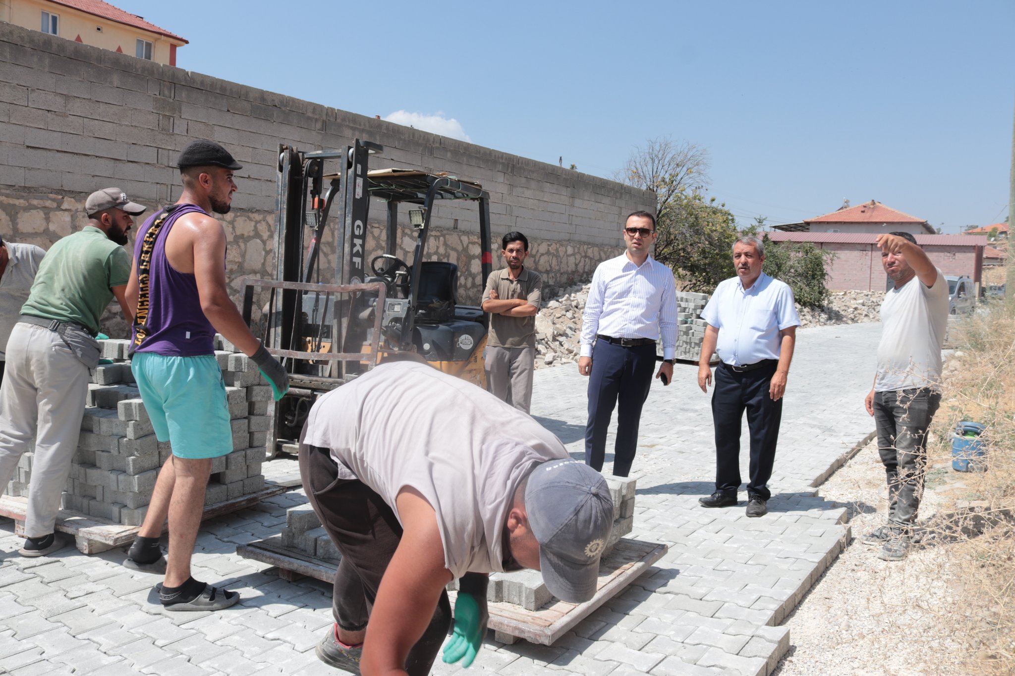 Dazkırı’da Merkezi Yatırımlar Devam Ediyor Kaymakam Özkır İncelemelerde Bulundu