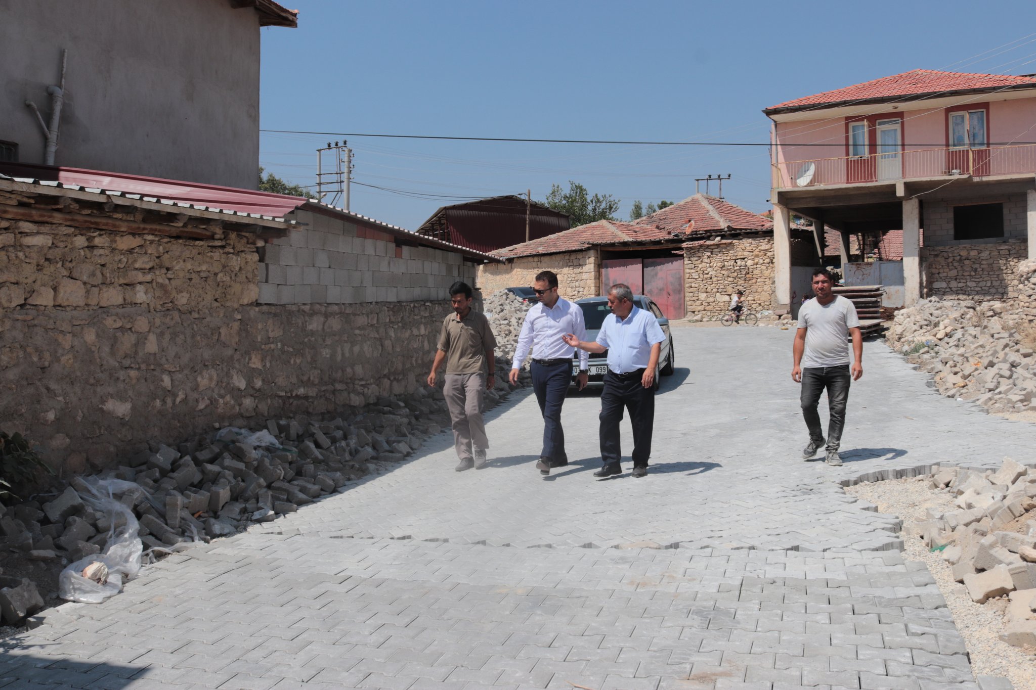 Dazkırı’da Merkezi Yatırımlar Devam Ediyor Kaymakam Özkır İncelemelerde Bulundu