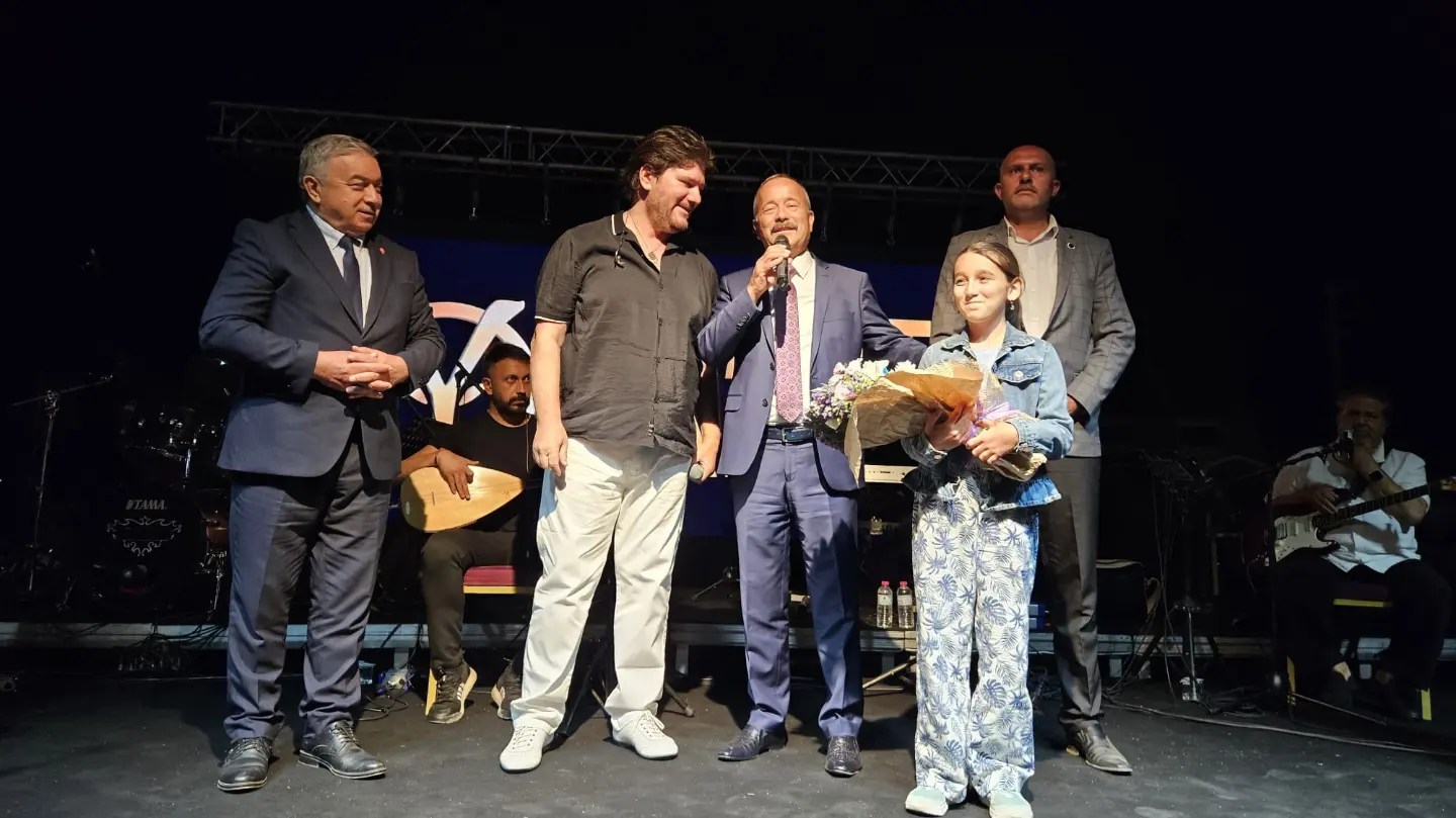 ŞUHUTTA AHMET ŞAFAK RÜZGARI ESTİ