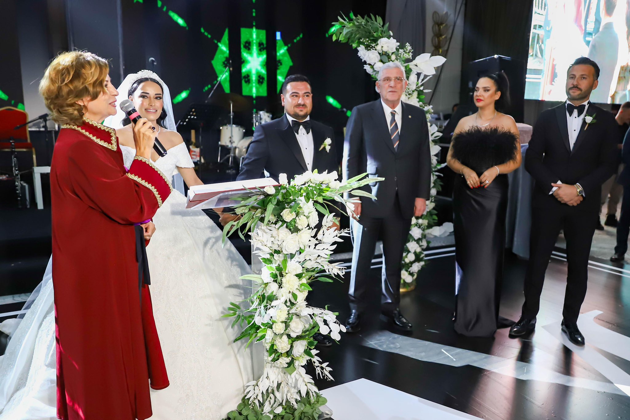 OLGUN GENÇ ÇİFTİN MUTLULUĞUNA ORTAK OLDU