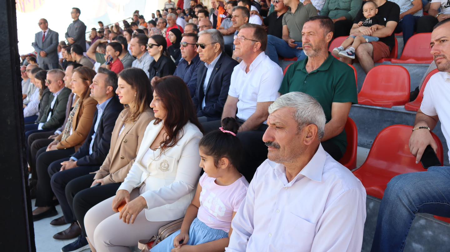 BAŞKAN KÖKSAL RAHVAN YARIŞLARINI İZLEDİ