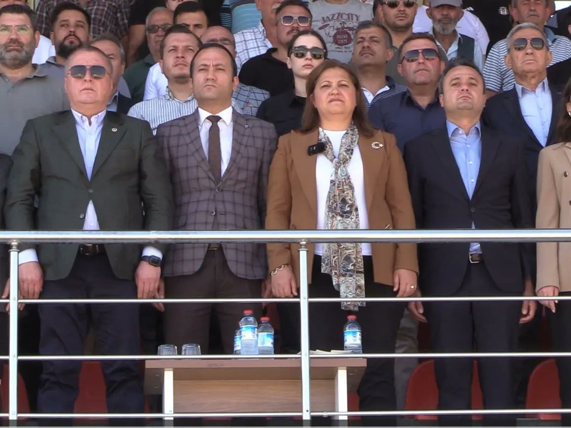 İYİ Parti Milletvekili Olgun, Rahvan At Yarışları Zafer Kupası'na Katıldı