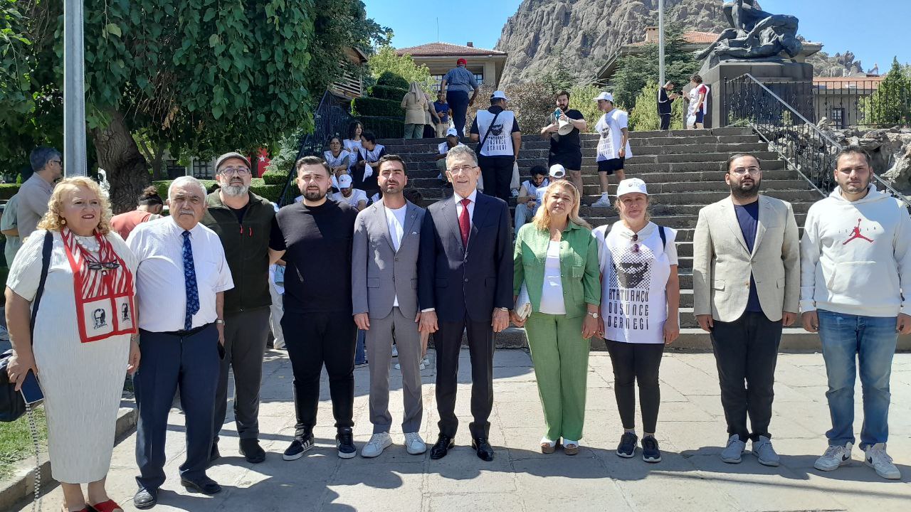 Afyonkarahisar ADD'den Zafer Bayramı Açıklamaları: "Gençlerimiz, Mustafa Kemal Atatürk'ün emanetidir"