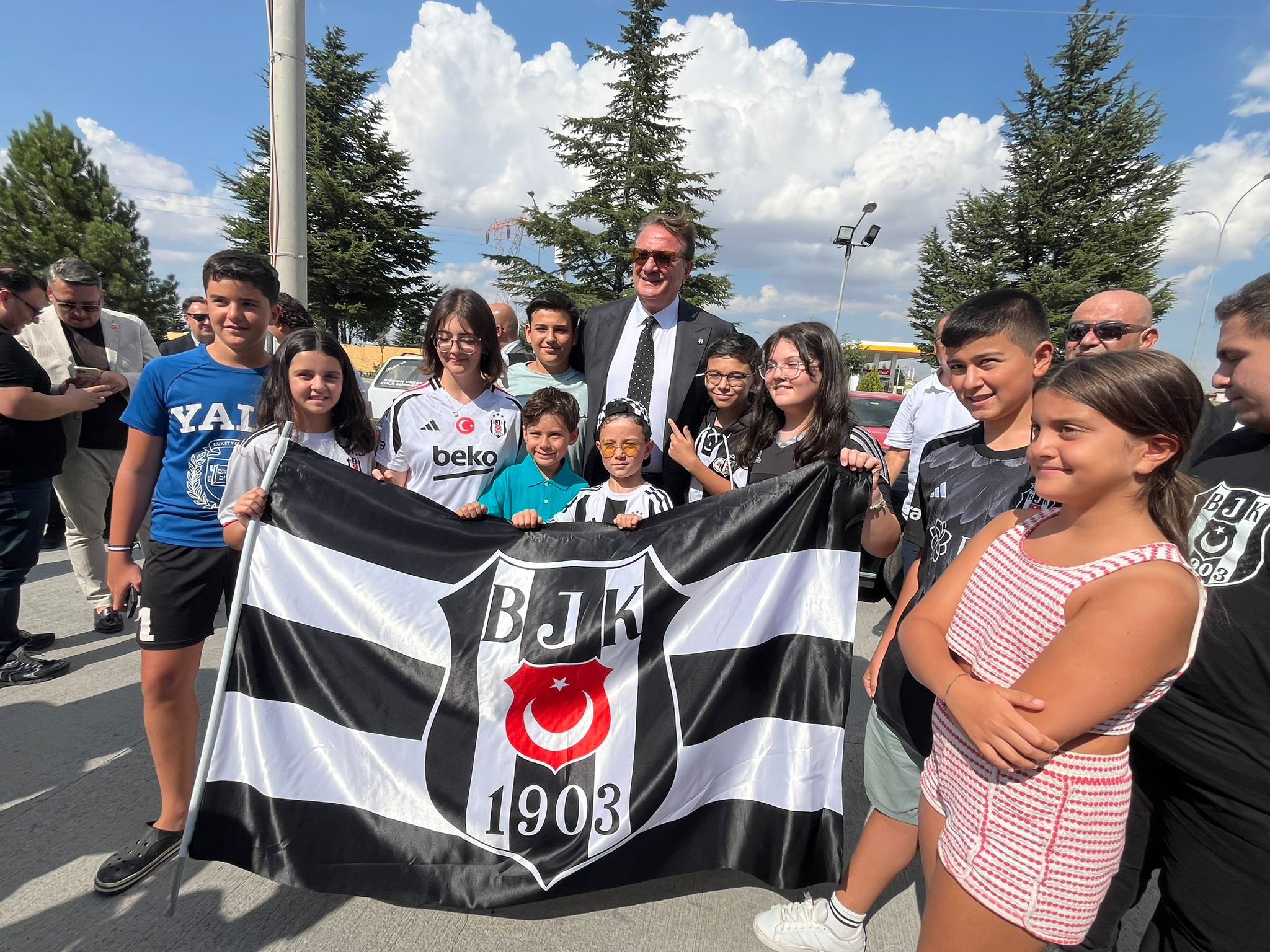 Beşiktaş Başkanı Hasan Arat, Afyonkarahisar'da Coşkuyla Karşılandı