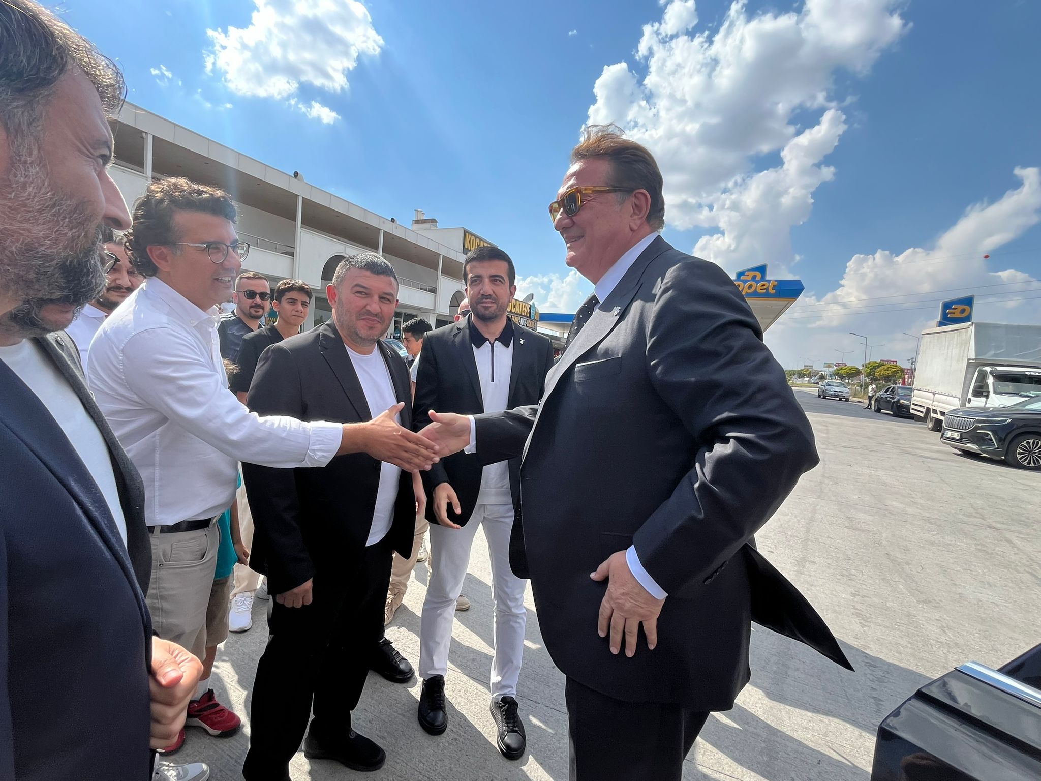 Beşiktaş Başkanı Hasan Arat, Afyonkarahisar'da Coşkuyla Karşılandı
