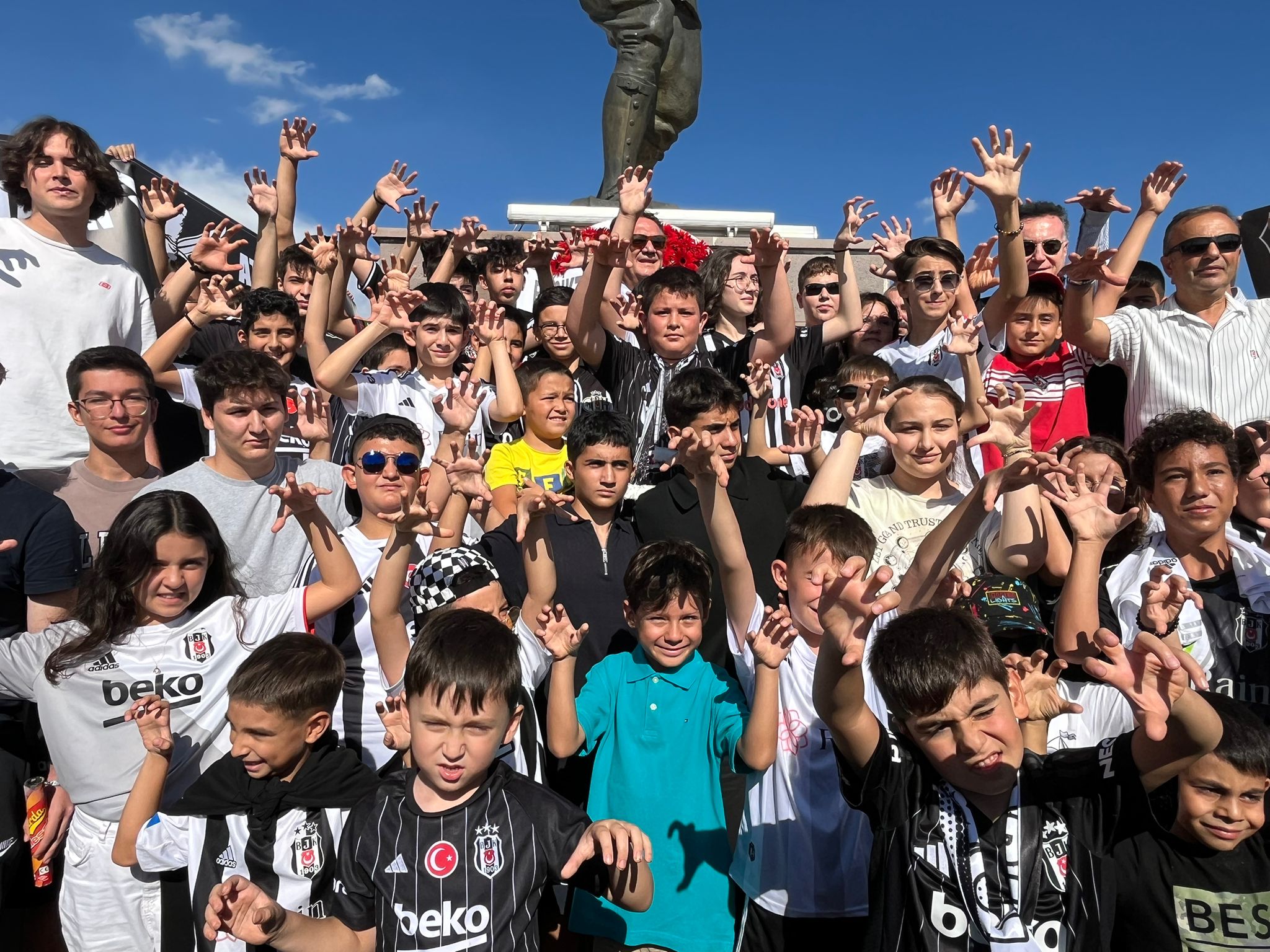 BJK BAŞKANI 'ARAT' KOCATEPE'DEN SESLENDİ