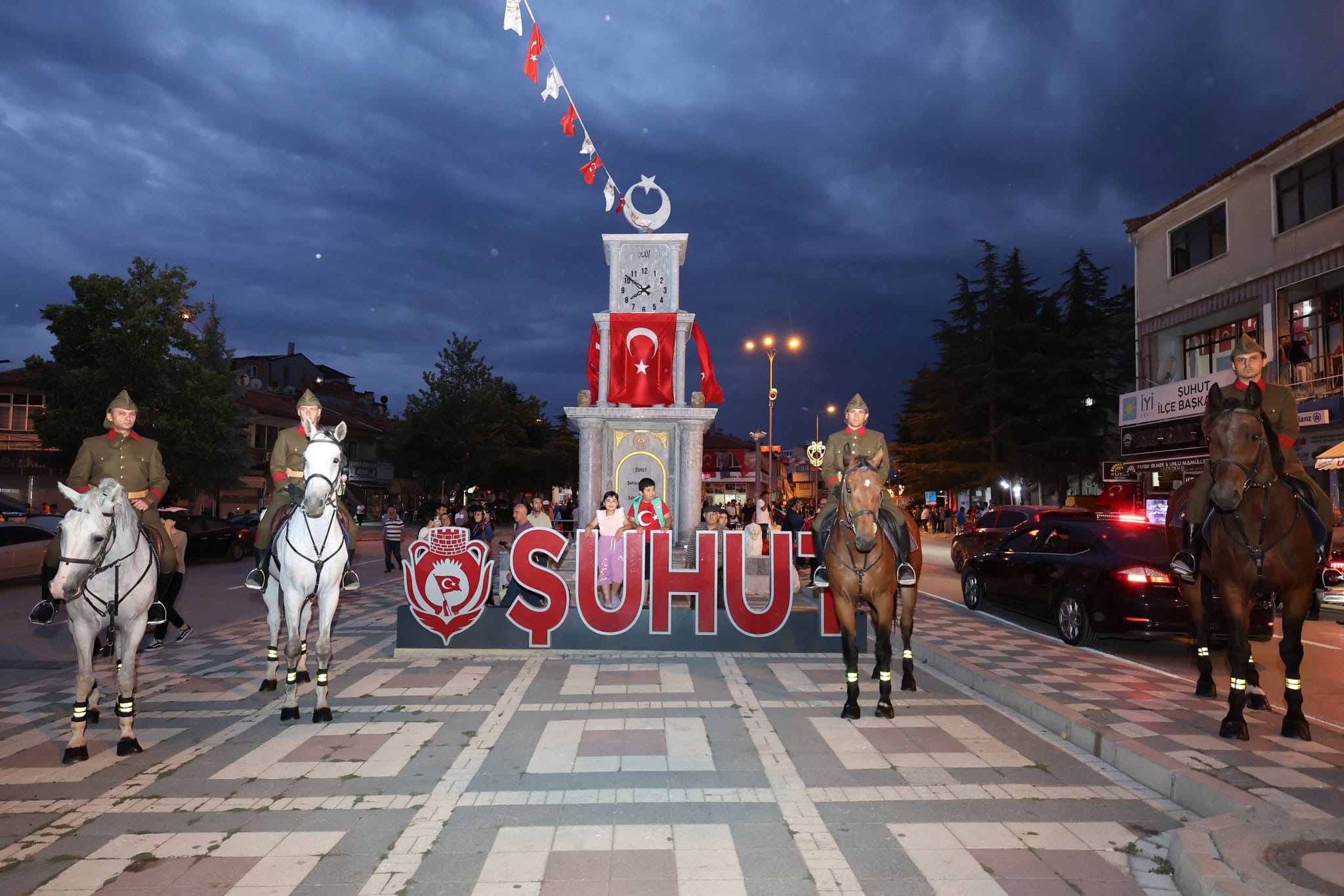 TARİHİ BÜYÜK TAARRUZ'UN 102. YILINDA  ATLI BİRLİKLER İZMİR'E UĞURLANDI