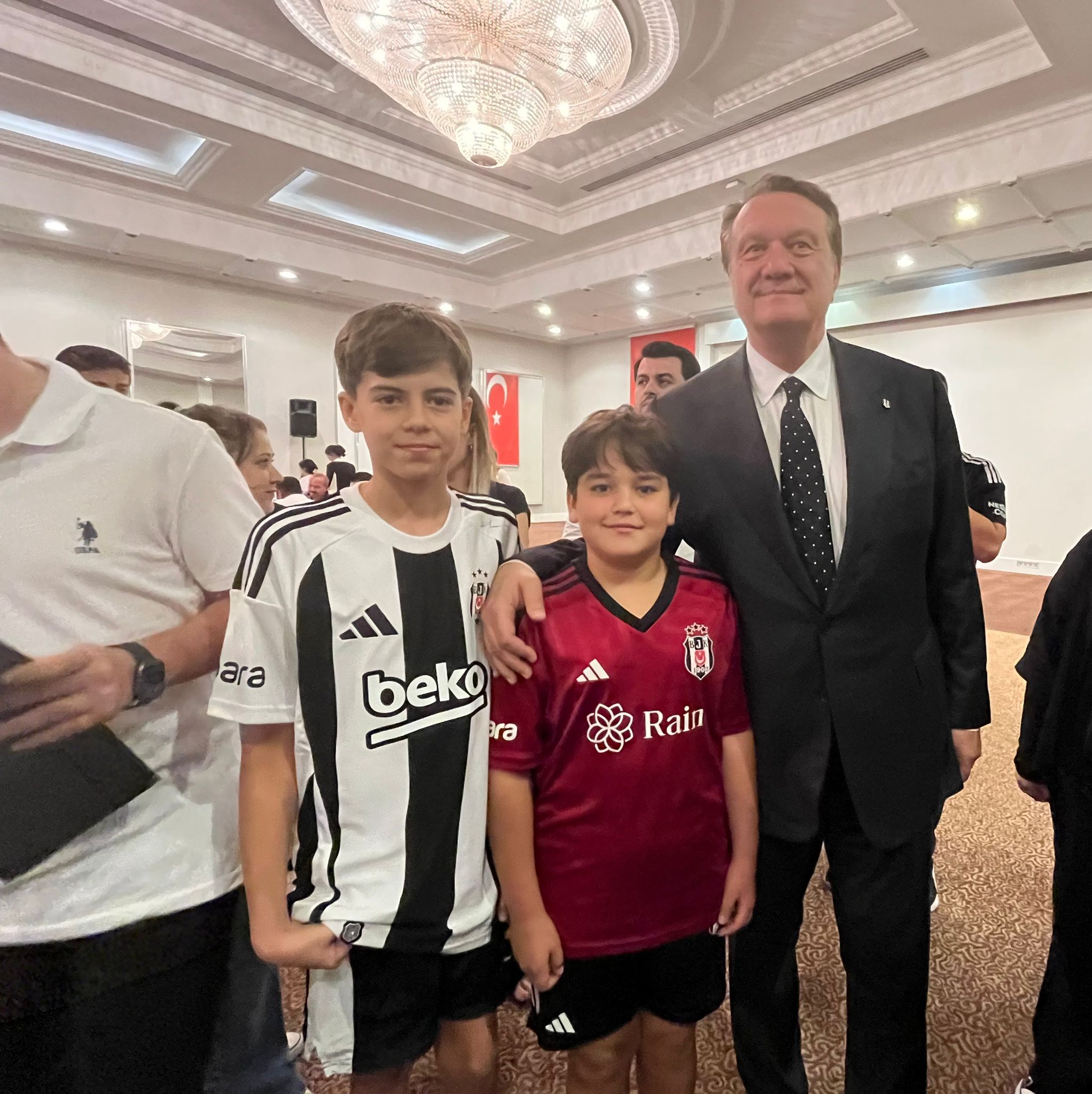 TÜRKİYE'NİN EN GÜZEL BEŞİKTAŞLILAR DERNEĞİNİ AÇTIK