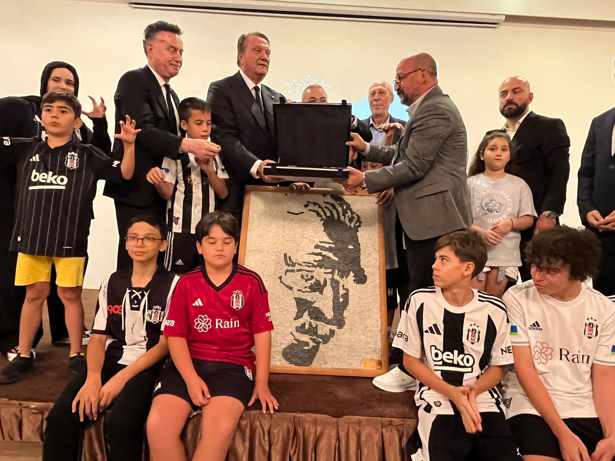 TÜRKİYE'NİN EN GÜZEL BEŞİKTAŞLILAR DERNEĞİNİ AÇTIK