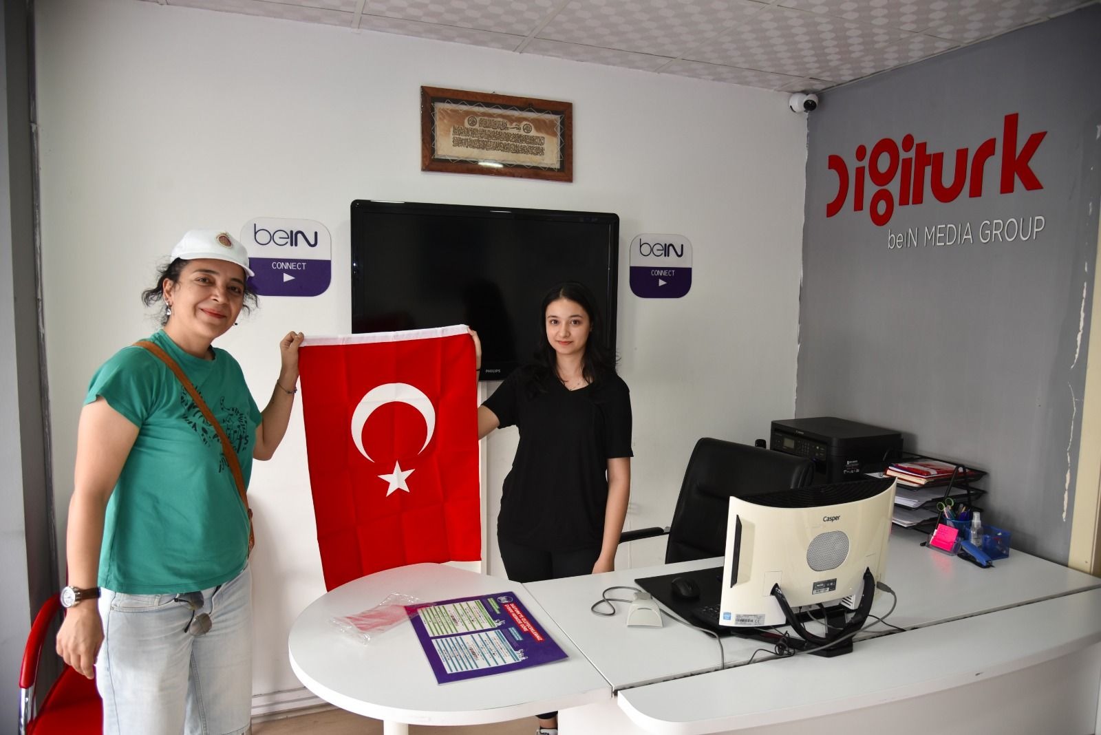 Afyon Kırmızı-Beyaz...Büyük Zafer’i Türk Bayrakları İle Kutluyoruz!