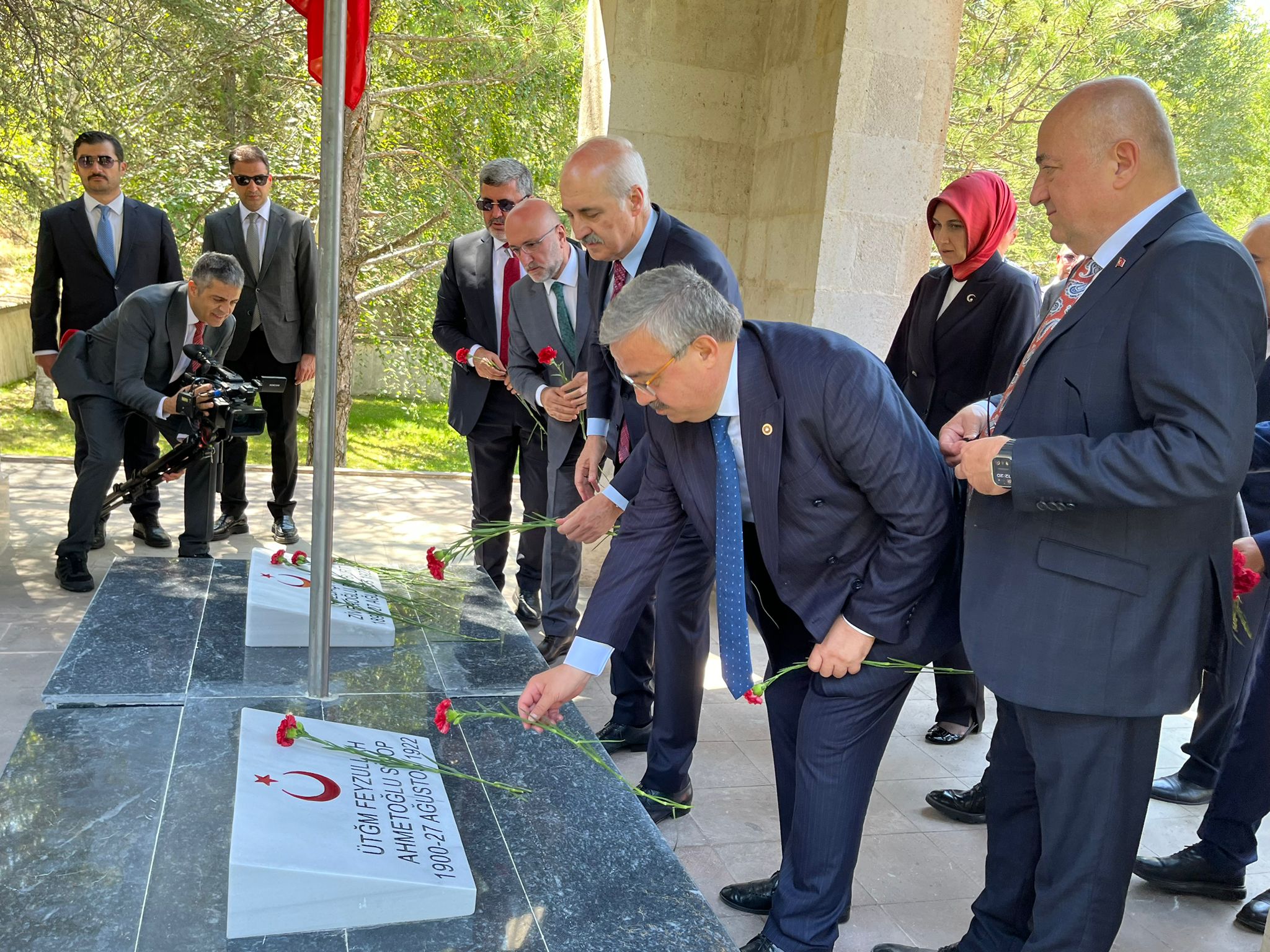 TBMM Başkanı Kurtulmuş,  Yüzbaşı Agâh Efendi'yi Mezarı Başında Andı