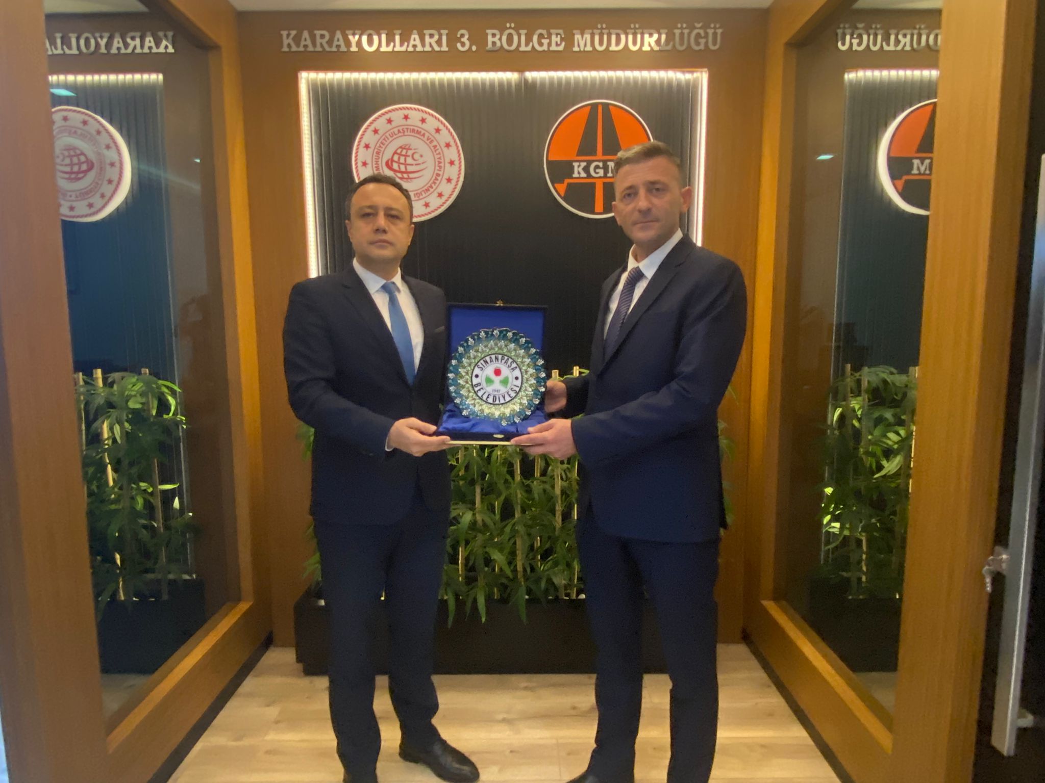 BAŞKAN YILDIRIM'DAN MÜDÜR KÖROĞLU'NA ZİYARET "HEYBEMİZ DOLU DÖNDÜK"