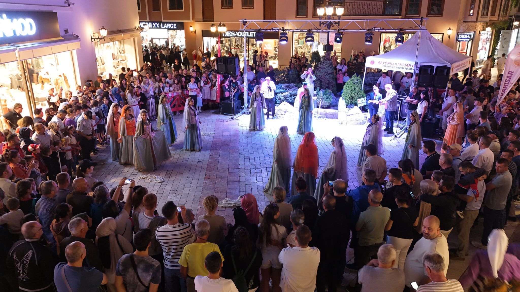 Uluslararası Zafer Halk Oyunları Festivali Başladı