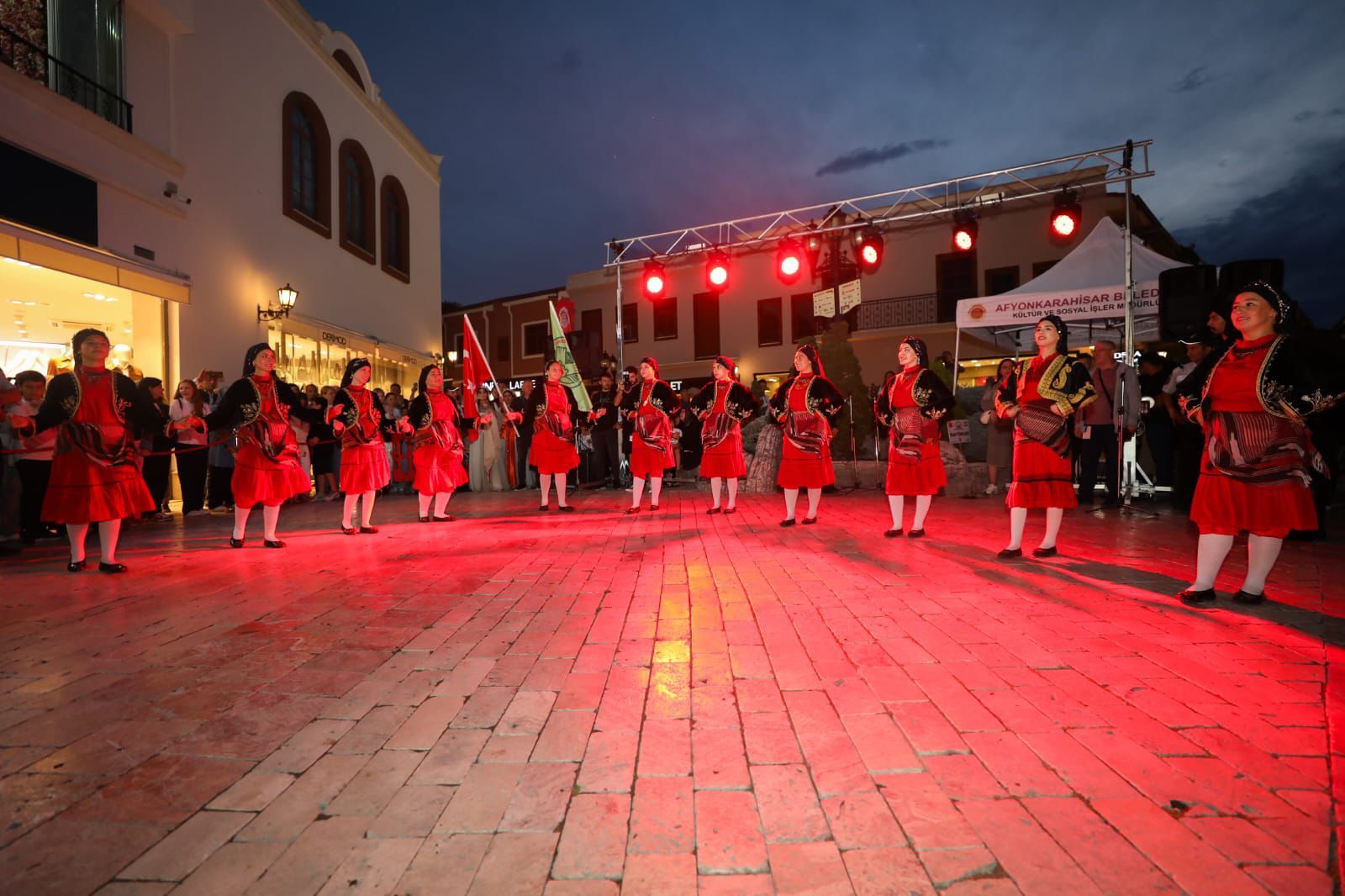 Uluslararası Zafer Halk Oyunları Festivali Başladı