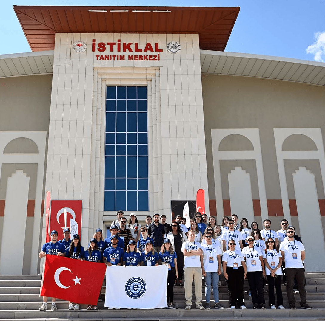 AFSÜ Tam Kadro Büyük Taarruz’un 102. Yıl Coşkusuna Zafer Yürüyüşü İle Katıldı