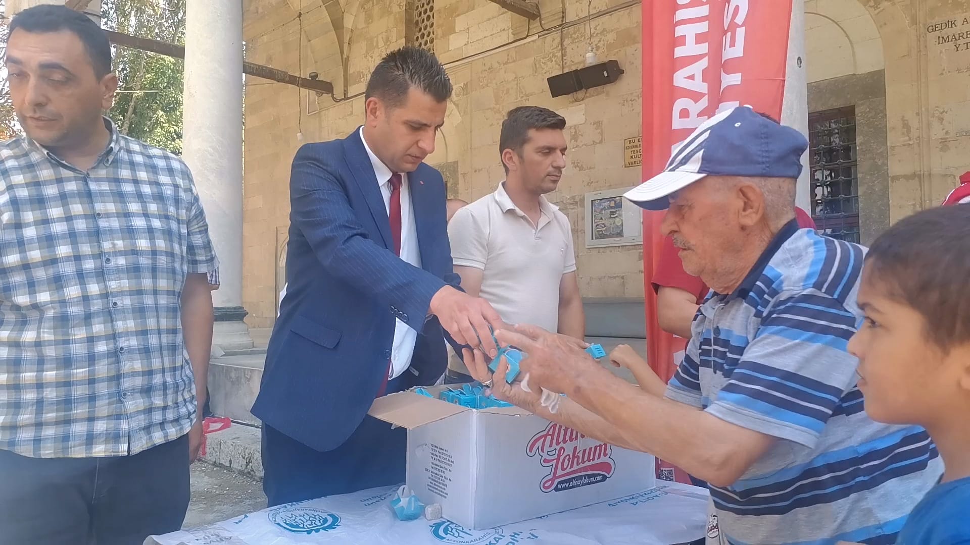 Afyon Belediyesi Şehitler İçin Lokum İkramında Bulundu