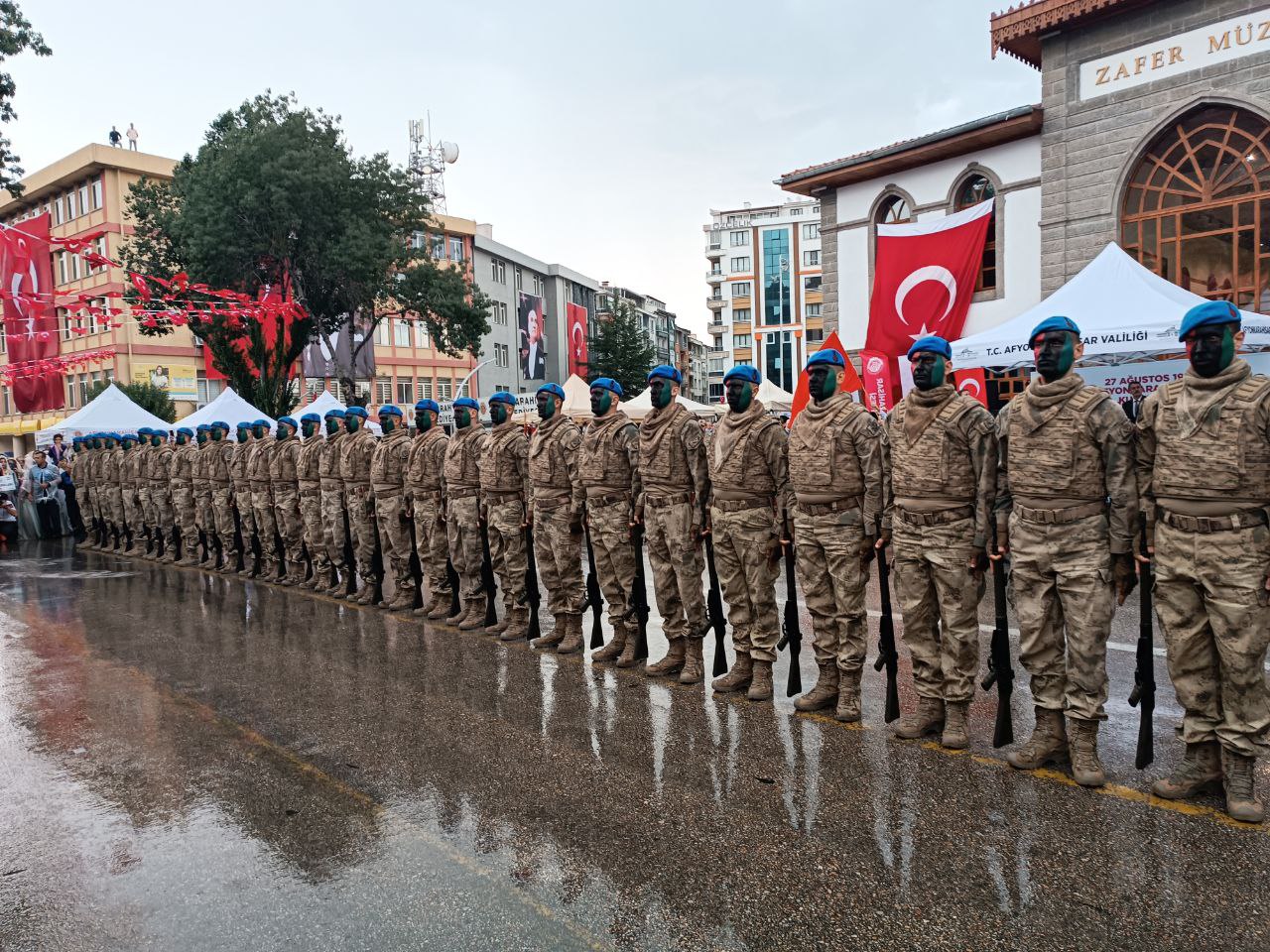 Afyon'da Türk Komandolarından Nefes Kesen Gösteri