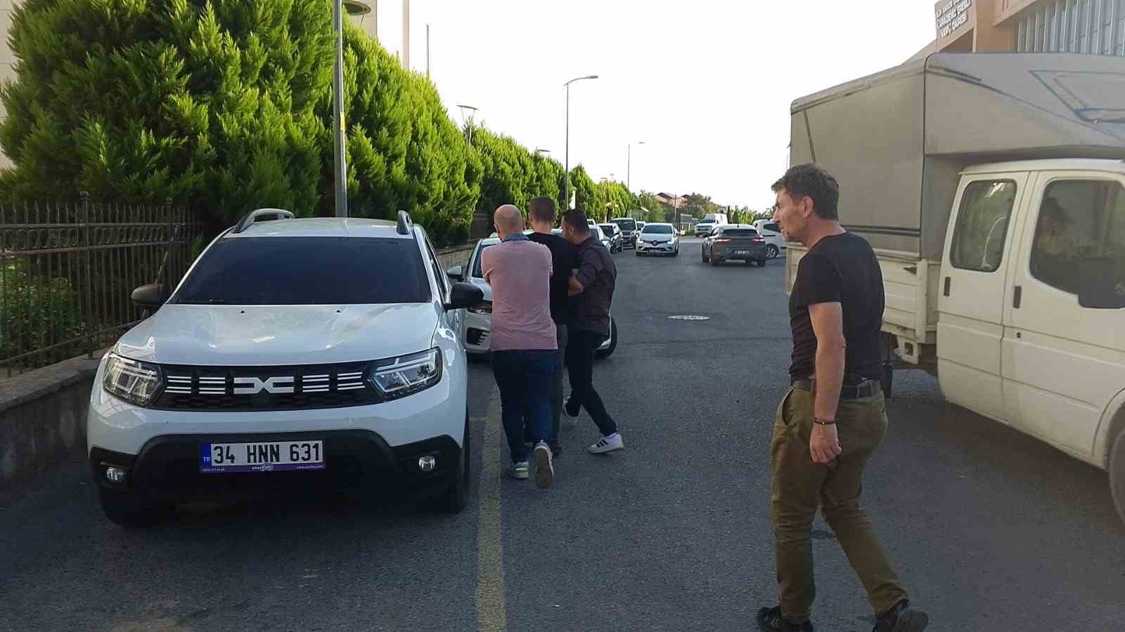 Ablasını Öldürdü Eniştesini ve Yeğenlerini Bıçakladı!