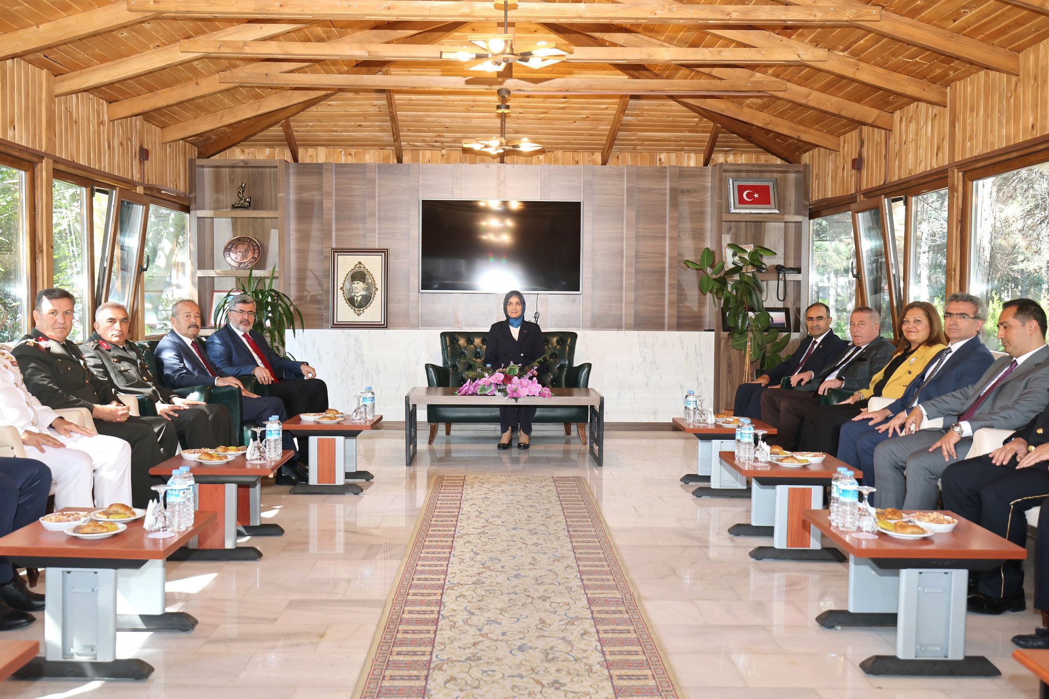 AK Partili Özkaya Programa Katıldı