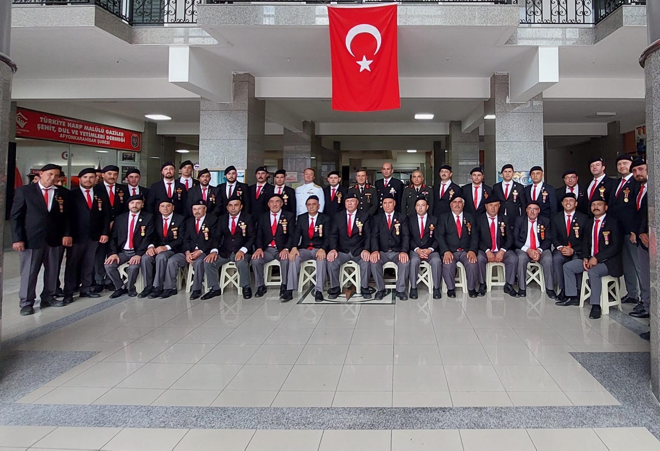 Kuvvet Komutanlarından Anlamlı Ziyaret
