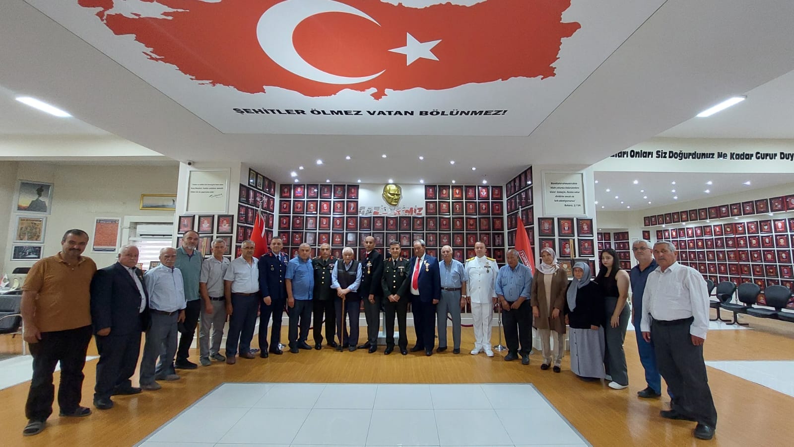 Kuvvet Komutanlarından Anlamlı Ziyaret