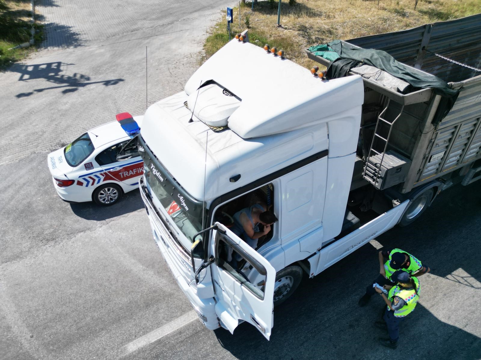 Afyon’da Jandarma Radarında Yük Taşıyan Araçlar Vardı!