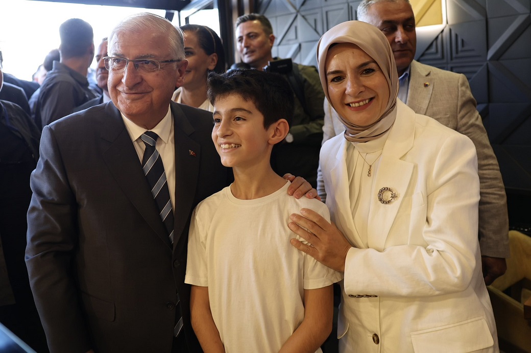 BAKAN ÖZDEMİR VE BAKAN GÜLER’DEN ESNAF ZİYARETİ