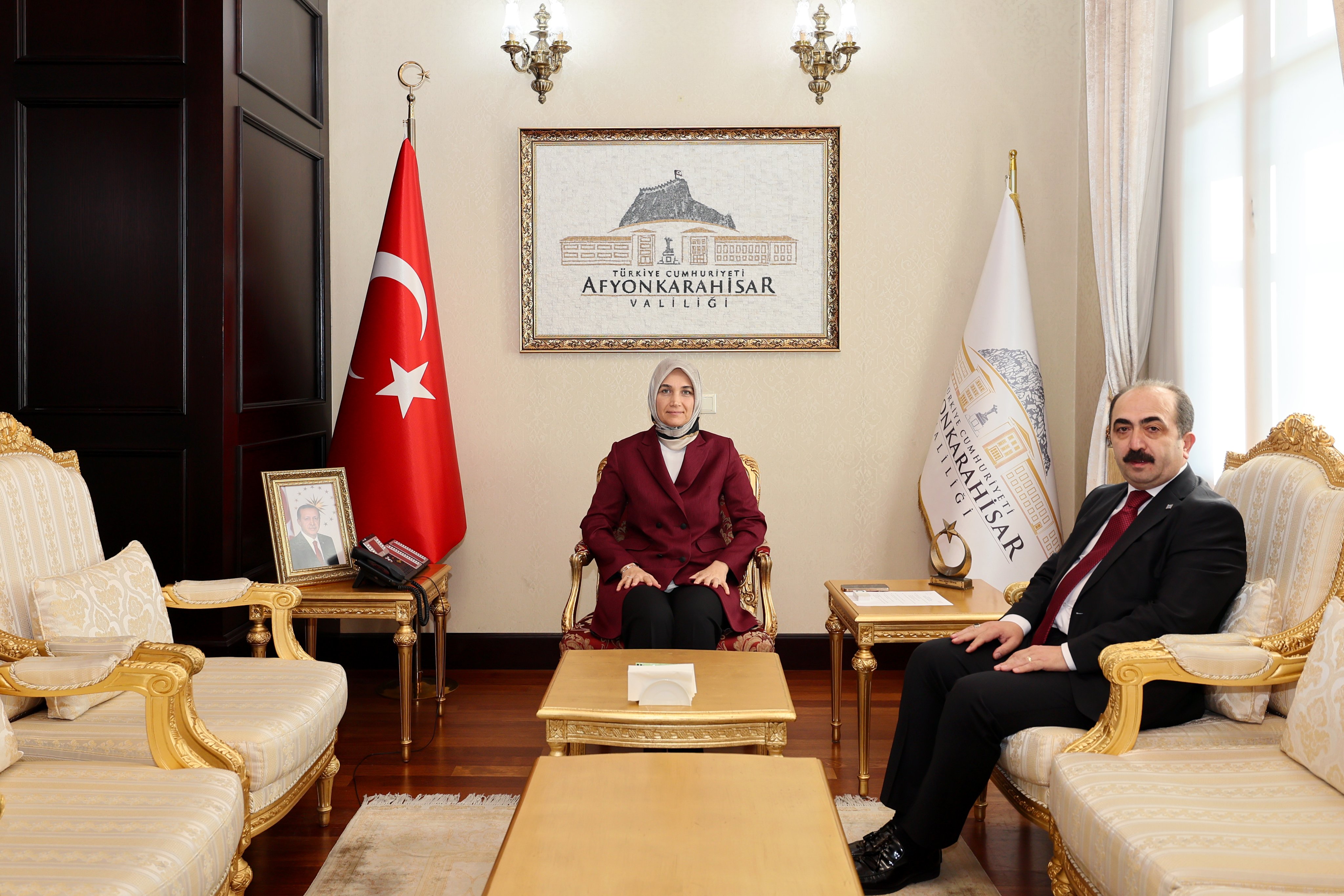 VALİ YİĞİTBAŞI BAŞKAN  PROF. DR. ÖZGEN'İ KABUL ETTİ