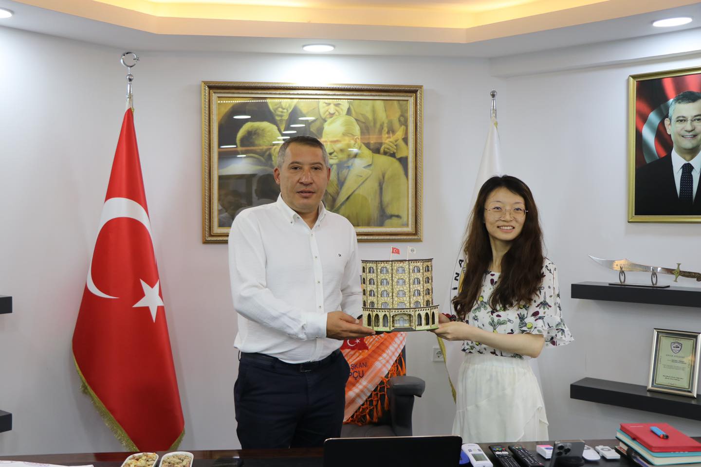 Uzak Doğunun Kapıları Dinar’a Açıldı  Tsinghua Üniversitesi Heyetinden Başkan Topçu'ya Ziyaret