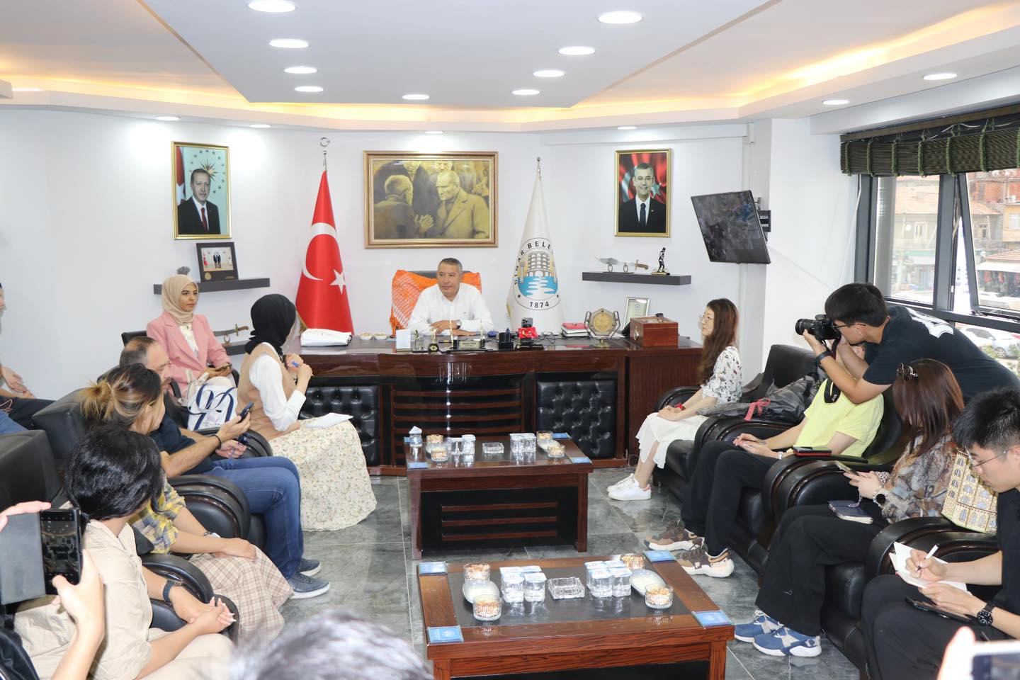 Uzak Doğunun Kapıları Dinar’a Açıldı  Tsinghua Üniversitesi Heyetinden Başkan Topçu'ya Ziyaret