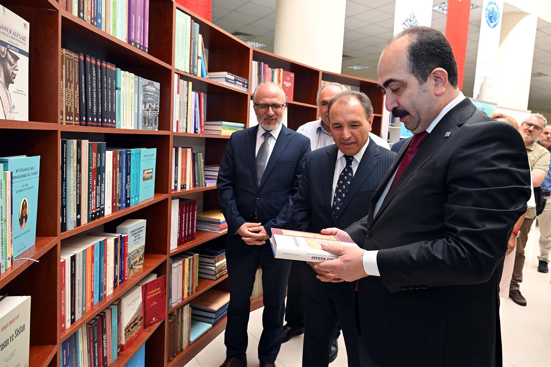 AKÜ’de “Türk Tarih Kurumu Yüzüncü Yıl Kitaplığı” Açıldı