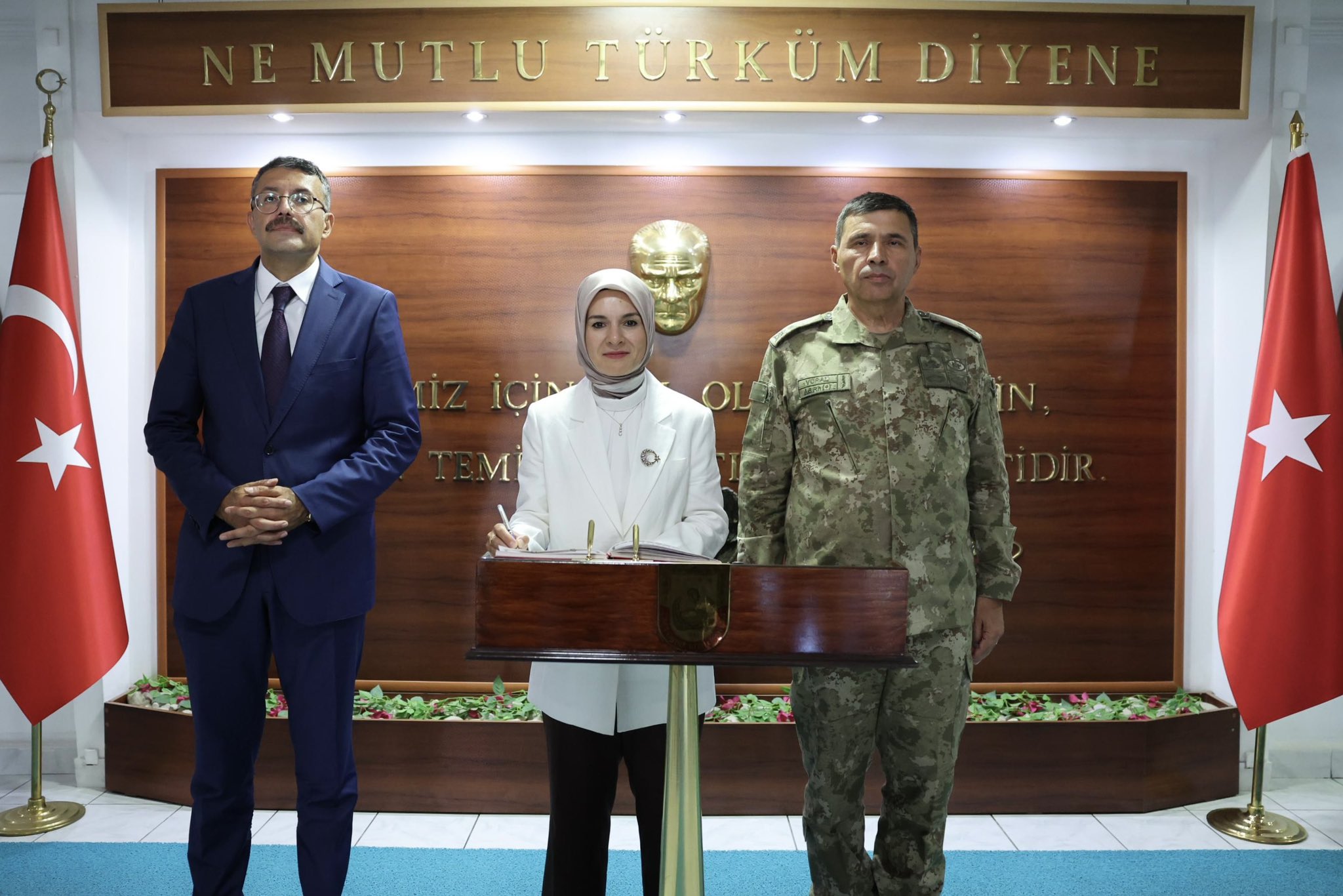 Bakan Göktaş, Hakkari’de 3. Piyade Tümen Komutanlığı’nı Ziyaret Etti