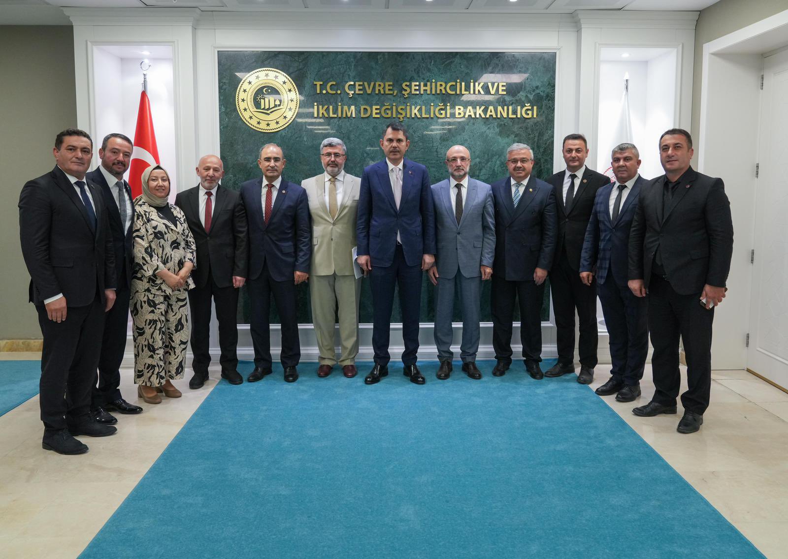 AK Parti Heyetinden Bakan Kurum’a Ziyaret