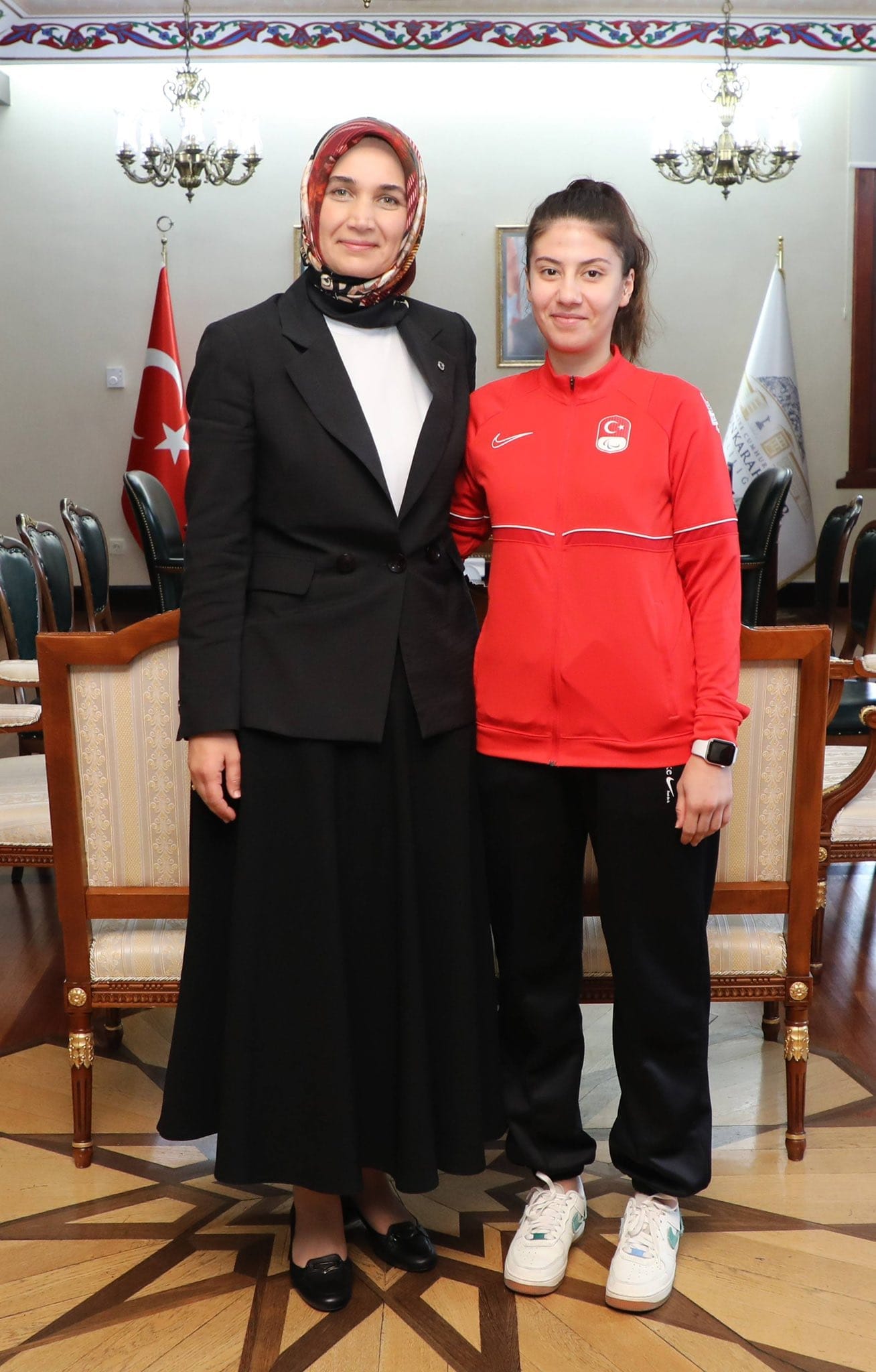 Vali Yiğitbaşı, Meryem Betül Çavdar'ı Tebrik Etti