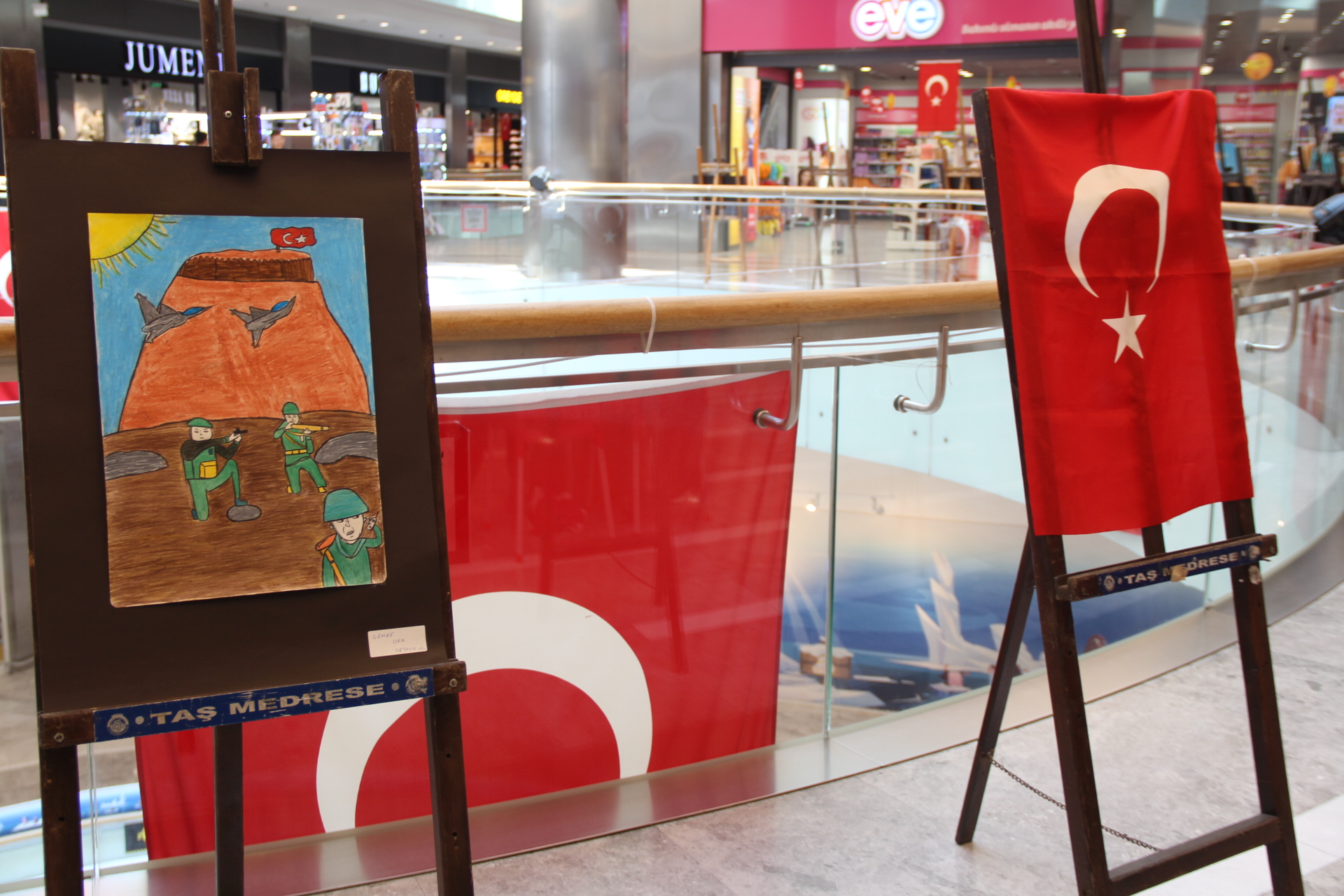 Zafer Haftası’na Özel Resim Sergisi: Gençler Kahramanlık Destanlarını Tuvale Yansıttı