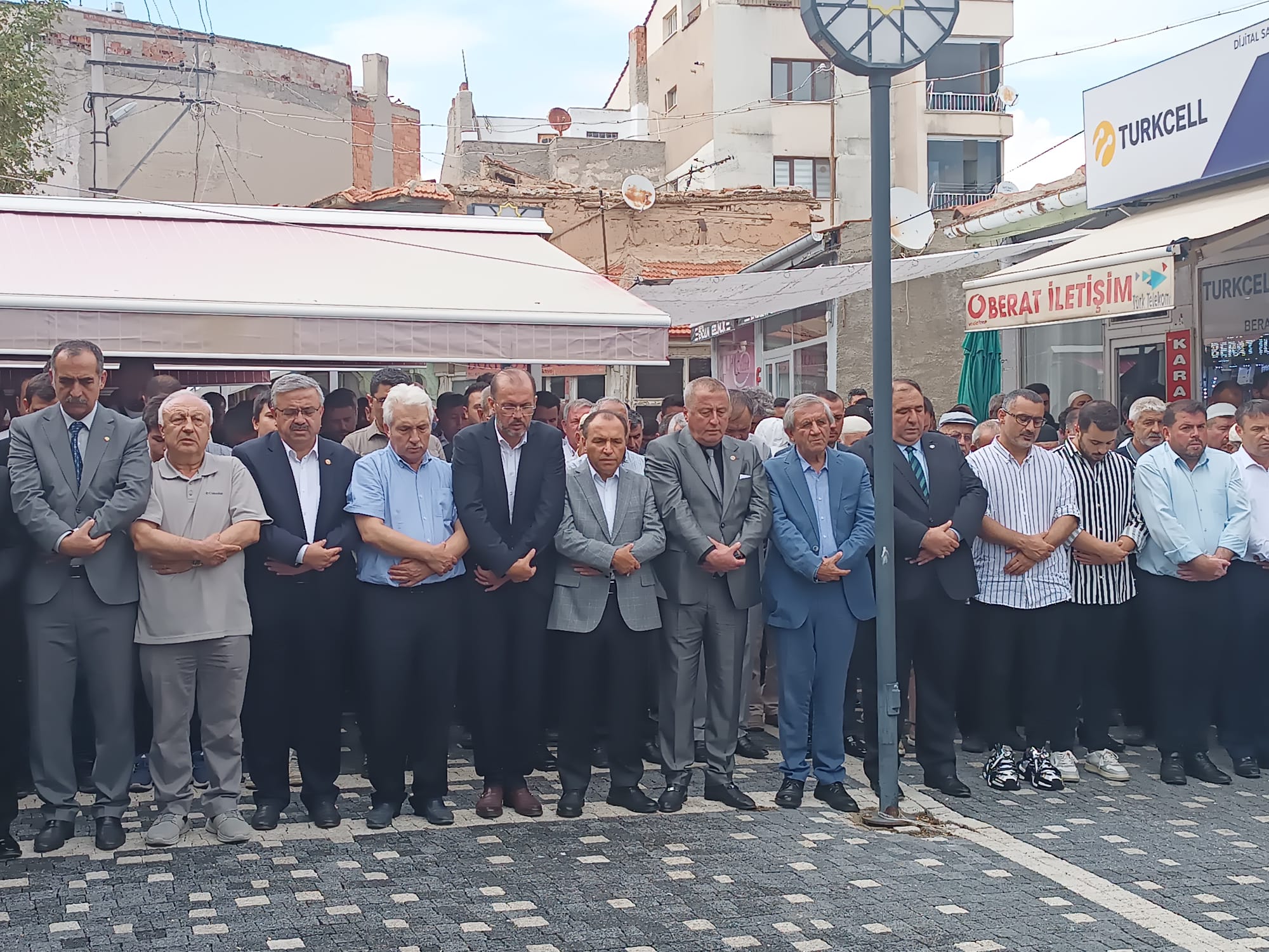 AKÜ'NÜN KURUCU REKTÖRÜ ŞAHAP HOCA SONSUZLUĞA UĞURLANDI