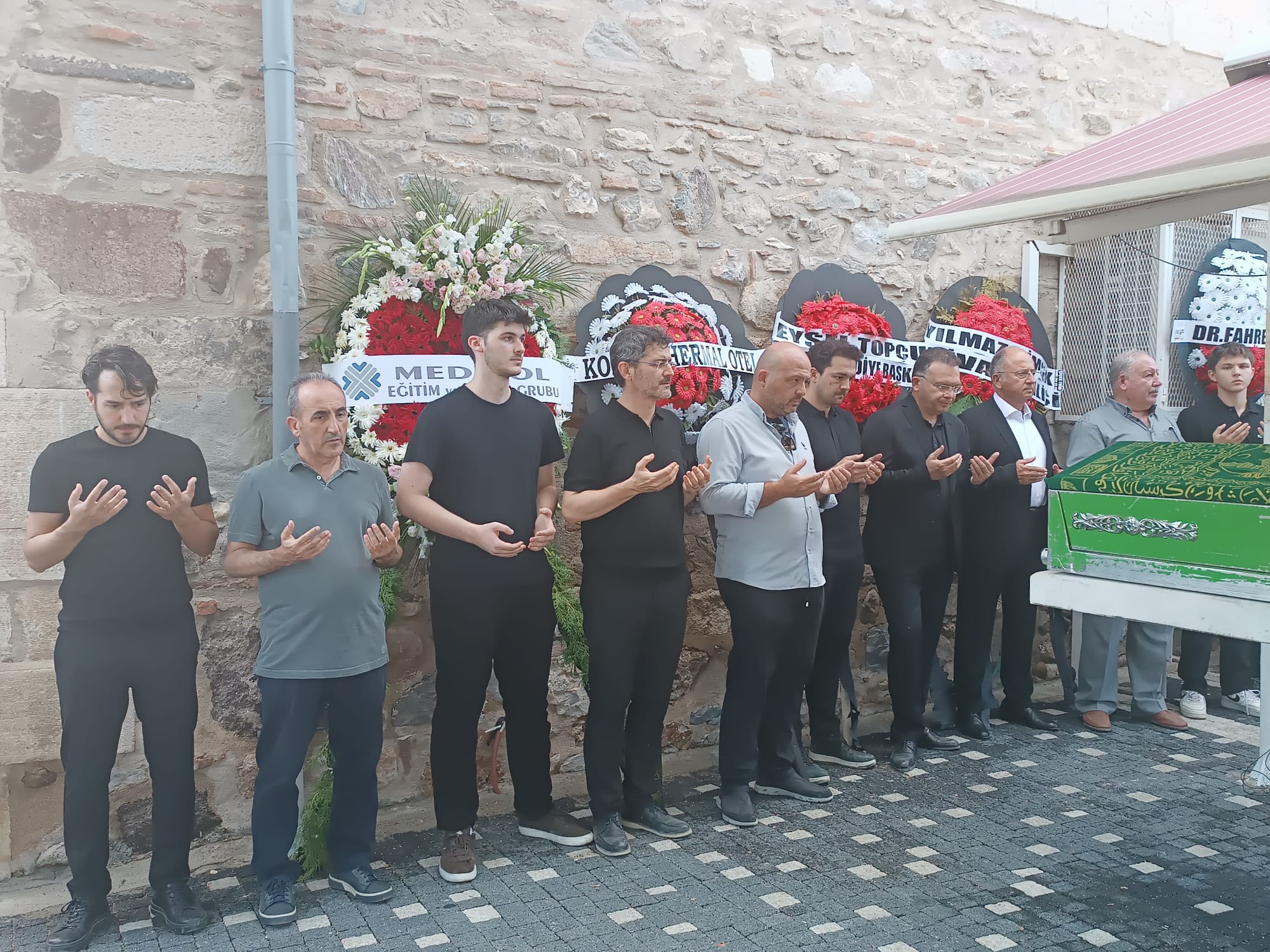 AKÜ'NÜN KURUCU REKTÖRÜ ŞAHAP HOCA SONSUZLUĞA UĞURLANDI