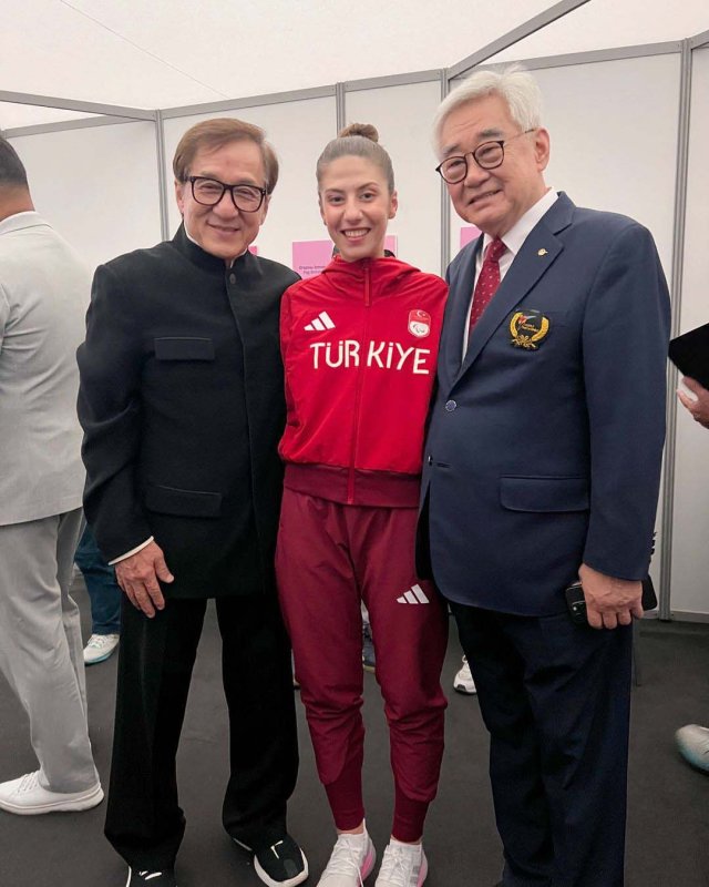Meryem Betül Çavdar bronz madalyasını Dünyaca ünlü aktörden aldı