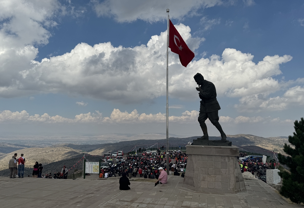 600 MOTOSİKLET GÖNÜLLÜSÜ "SÜVARİNİN İZİNDEN" ETKİNLİĞİ İÇİN BULUŞTU