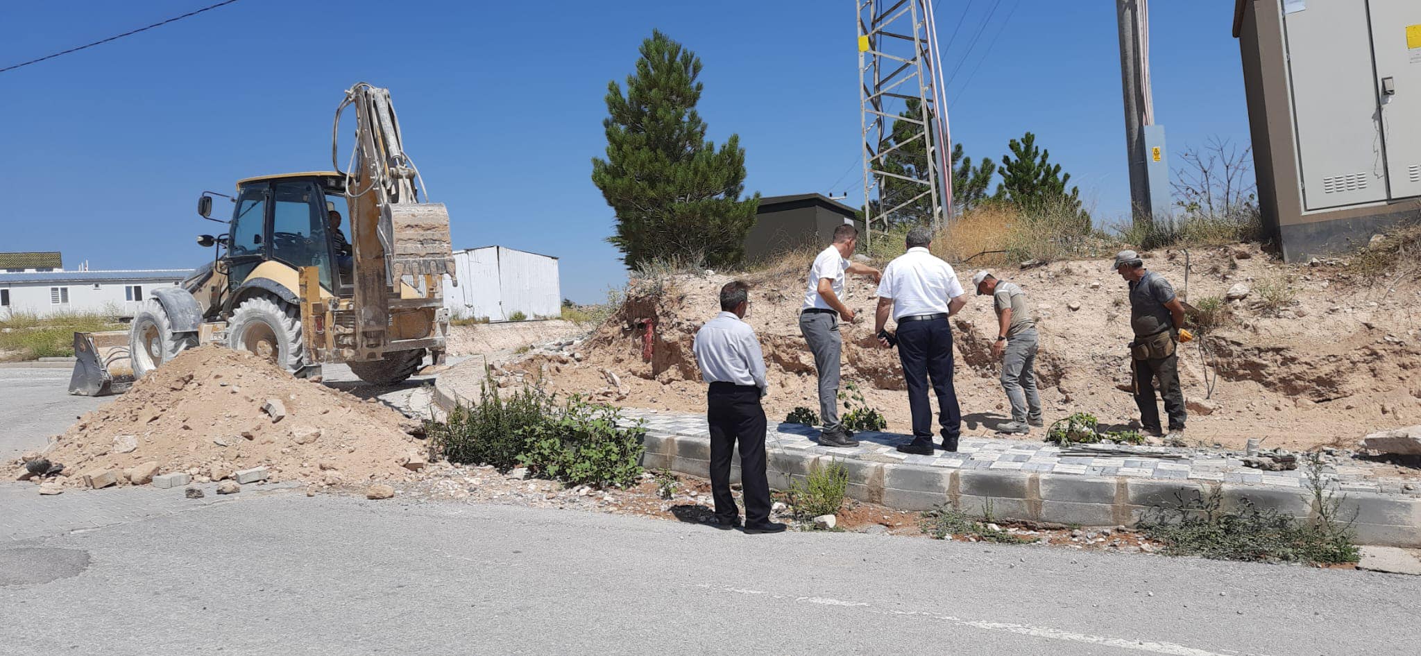 İlçesi İçin Dur Durak Bilmiyor Başkan Özaşkın Saha Çalışmalarını Sürdürüyor