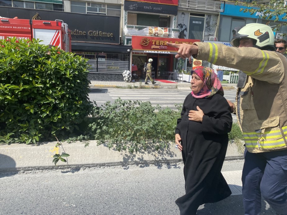 Yangında Can Pazarı: Camlarda kurtarılmayı beklediler